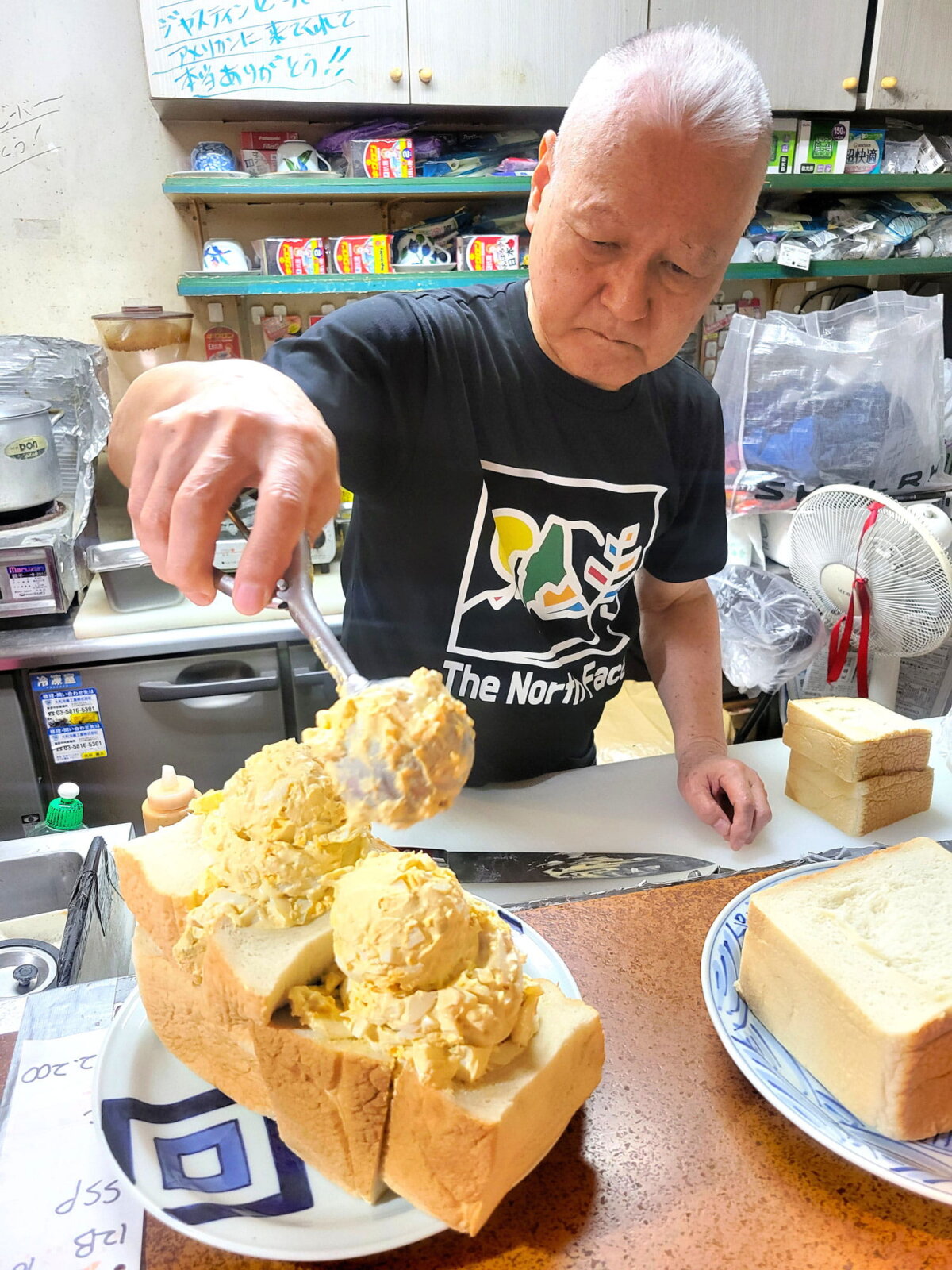 たまごの具をアイスクリームみたいにディッシャーでどどんっ！