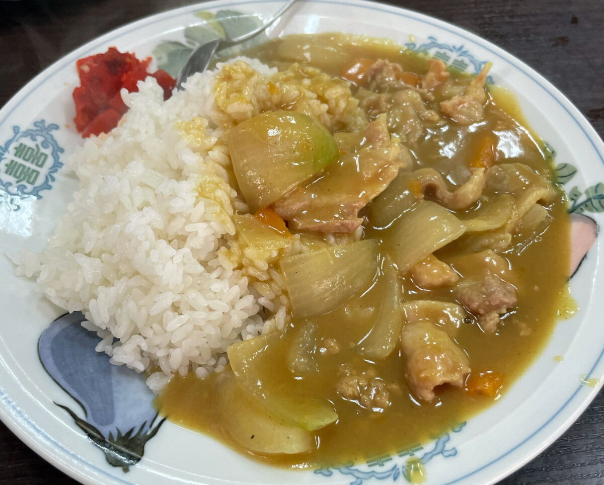 『東華楼』の「カレーライス」(800円)